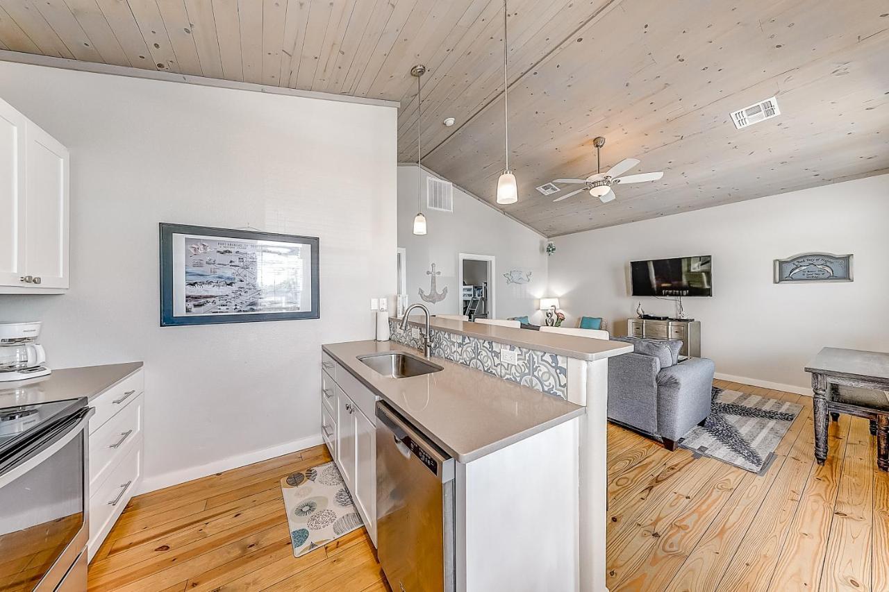 Eskridge Gem Unit A Villa Port Aransas Room photo
